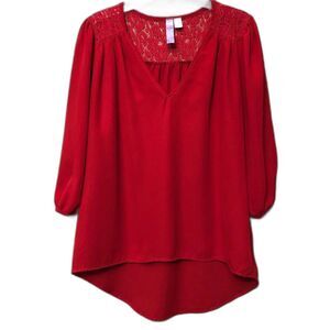 Alya Blouse Size Small Red Three Quarters Sleeves Lace Shoulders
